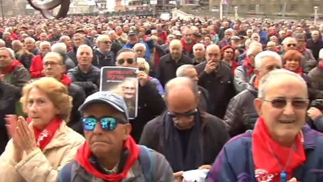 Los jubilados se echan a la calle para defender el sistema público de pensiones