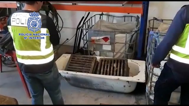 Dos hombres detenidos por robos de tapas de alcantarilla