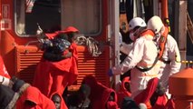 Rescatan a 46 inmigrantes en una patera en el mar de Alborán