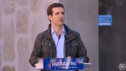 Casado promete una Ley de Apoyo a la Maternidad