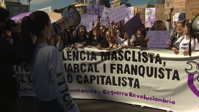 Miles de estudiantes llenan el centro de Barcelona