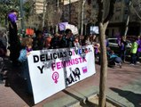 Un grupo de mujeres se concentra en el Paseo Calanda de Zaragoza