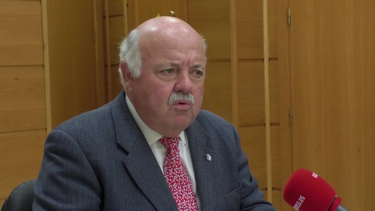 Aguirre niega "haber inflado" las listas de espera