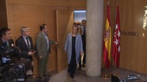 Cristina Cifuentes sale de la Asamblea de Madrid