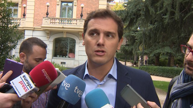 Rivera le pide a Sánchez que no sea abogado de Junqueras