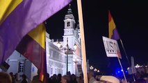 Centenares de personas reclaman en Madrid que los restos de Franco no terminen en la Almudena