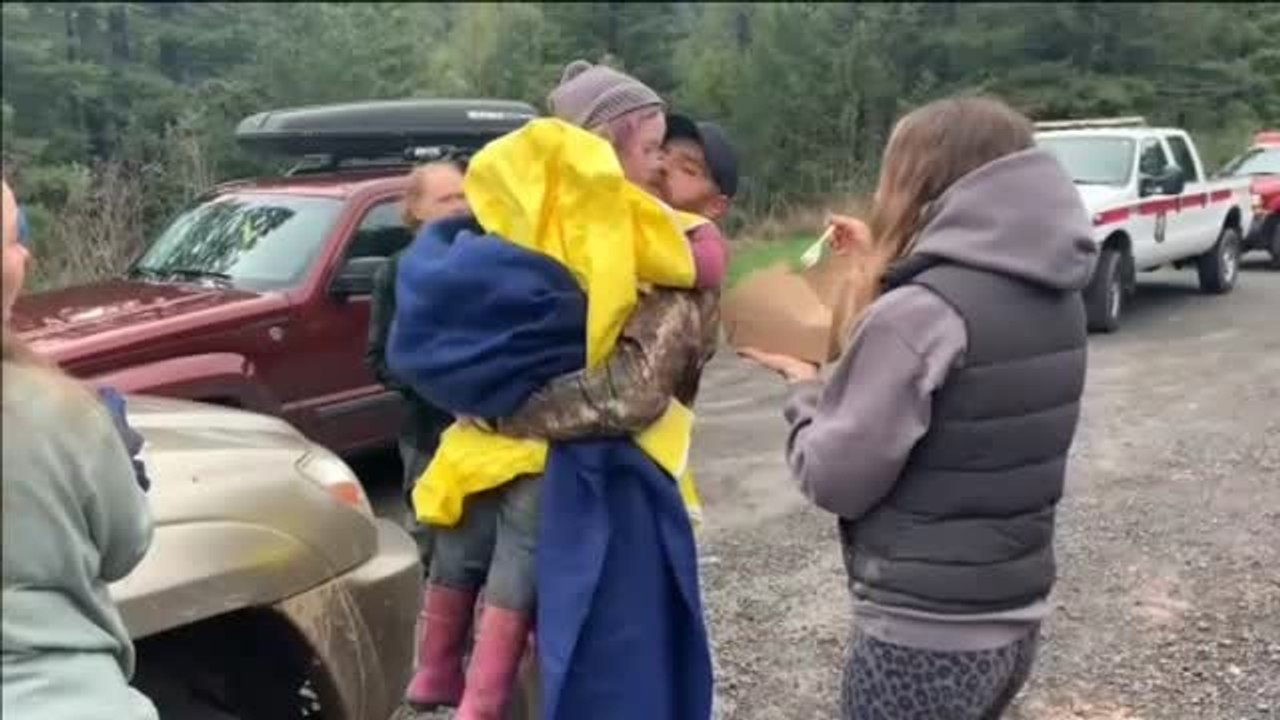 Halladas con vida dos niñas que se perdieron en un bosque de California