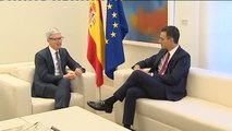 Pedro Sánchez se reúne en Moncloa con Tim Cook, CEO de Apple