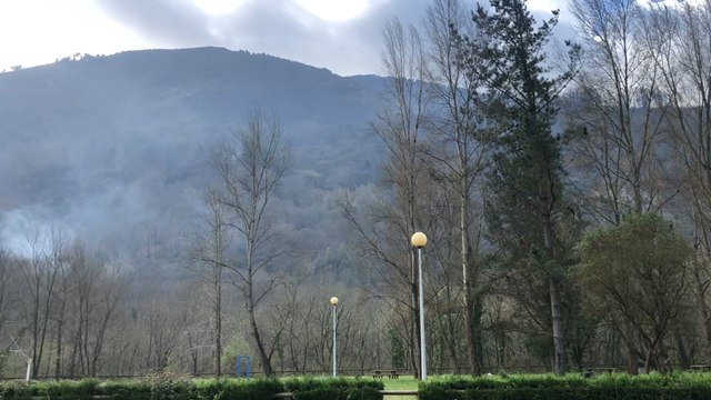 Labores de extinción del incendio de Gijón (Asturias)