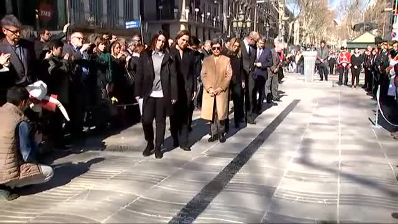 Una placa en la Rambla para recordar a las víctimas de los atentados