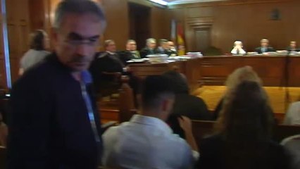 Tải video: Sito Miñanco de nuevo en el banquillo acusado de blanquear casi 10 millones de euros