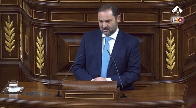 Ábalos pide valor para convalidar el Real Decreto de taxis y VTC