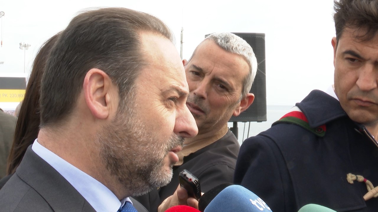 Ábalos: El "feminismo liberal" recuerda a la "democracia orgánica"