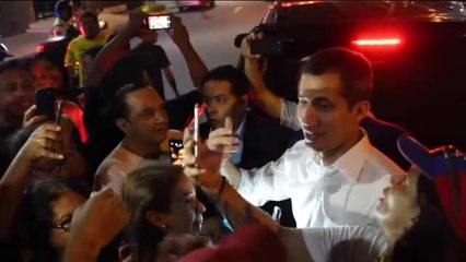 Guaidó vuelve a Venezuela bajo la amenaza de ser detenido por orden de Maduro