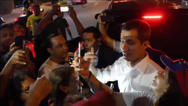 Guaidó vuelve a Venezuela bajo la amenaza de ser detenido por orden de Maduro