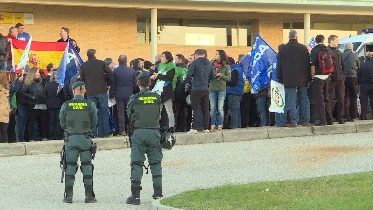 Funcionarios de prisiones se manifiestan por toda España