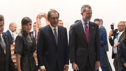 Los Reyes inauguran ARCO y no pasan junto al 'Ninot'