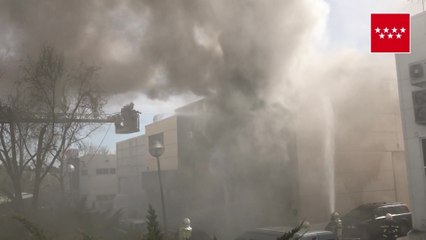 Arde sin heridos una nave con maquinaria en Las Rozas