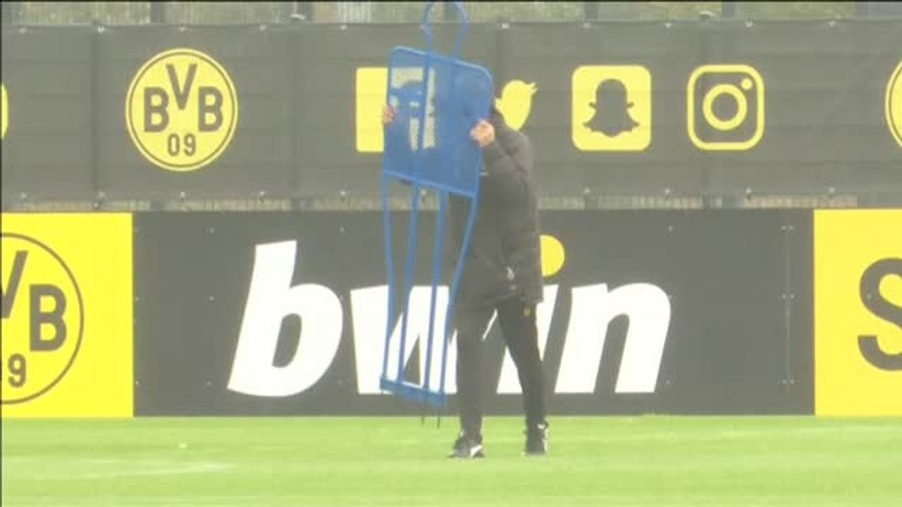 Paco Alcácer es duda para el partido contra el Atlético de Madrid