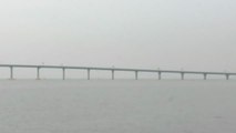 China abrirá mañana al tráfico el puente más largo del planeta construído sobre el mar