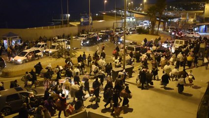 Avalancha de porteadoras intentan cruzar la frontera