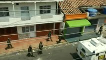 Disturbios entre la Guardia Nacional y cientos de personas en Ureña tras el cierre temporal de la frontera con Colombia