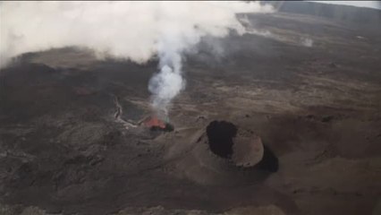 Espectacular erupción del volcán Pitón de la Fourniase en la Isla de la Reunión