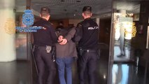 La Policía detiene en Madrid a un joven tras hallar el cuerpo descuartizado de su madre metido en táperes