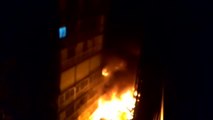 Cuatro vehículos calcinados y viviendas afectadas por las llamas en Rentería