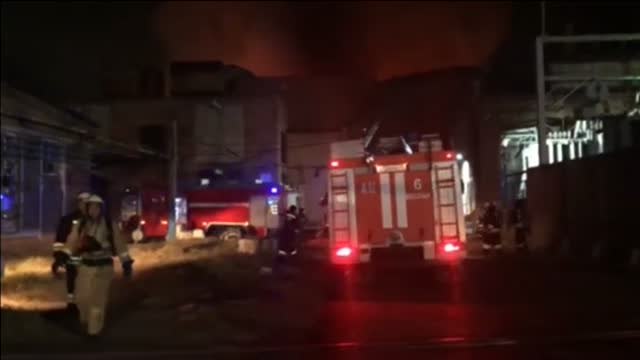 Fallece un bombero en Rusia en la extinción de un incendio en una fábrica