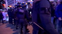 Los Mossos desalojan a los manifestantes que cortaban la Diagonal en Barcelona