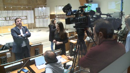 Fernández Vara en rueda de prensa en Mérida