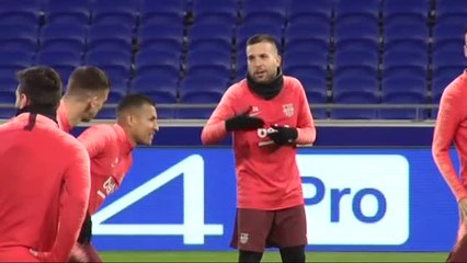 Video herunterladen: El Barça entrena en el OL Stadium antes de los octavos de la Champions