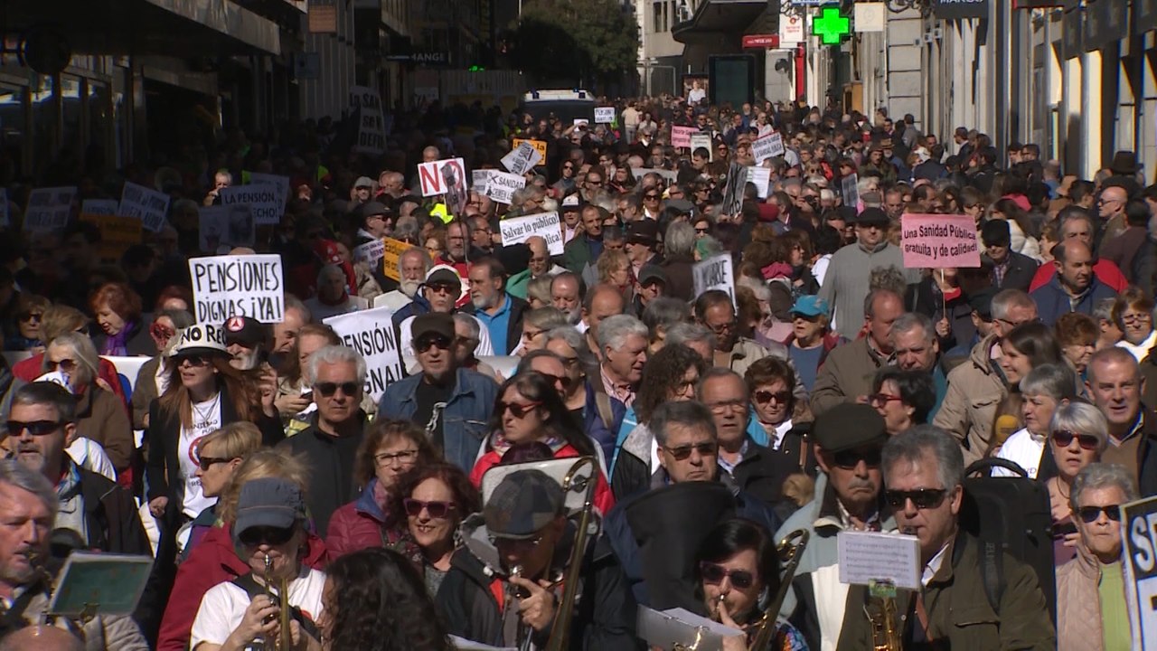 La Marea Blanca inunda el centro de Madrid contra los recortes en sanidad
