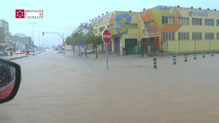 Bomberos rescatan vehículos en Vinaròs