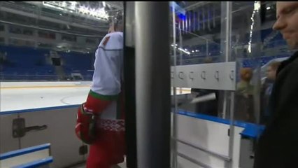 Putin no perdona su partido de hockey a pesar de la lesión en su mano derecha