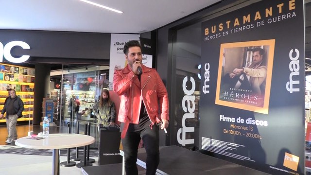 David Bustamante derrocha simpatía con sus fans sevillanos