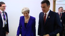 Sánchez y May mantienen un encuentro en Bruselas
