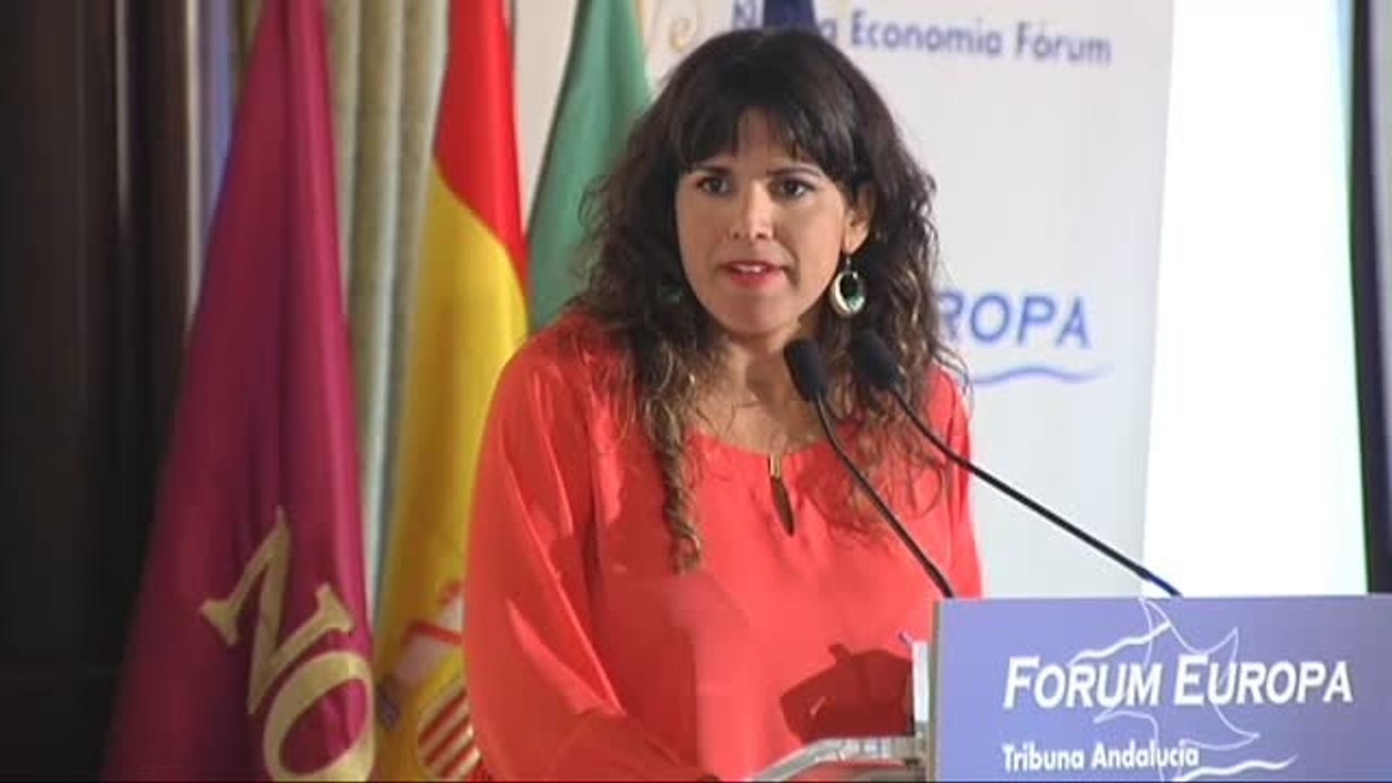 Teresa Rodríguez: "900 euros al mes habría que ponerles a Pablo Casado y a Albert Rivera"