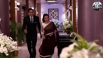 Divyanka Tripathi Hot  in Sari