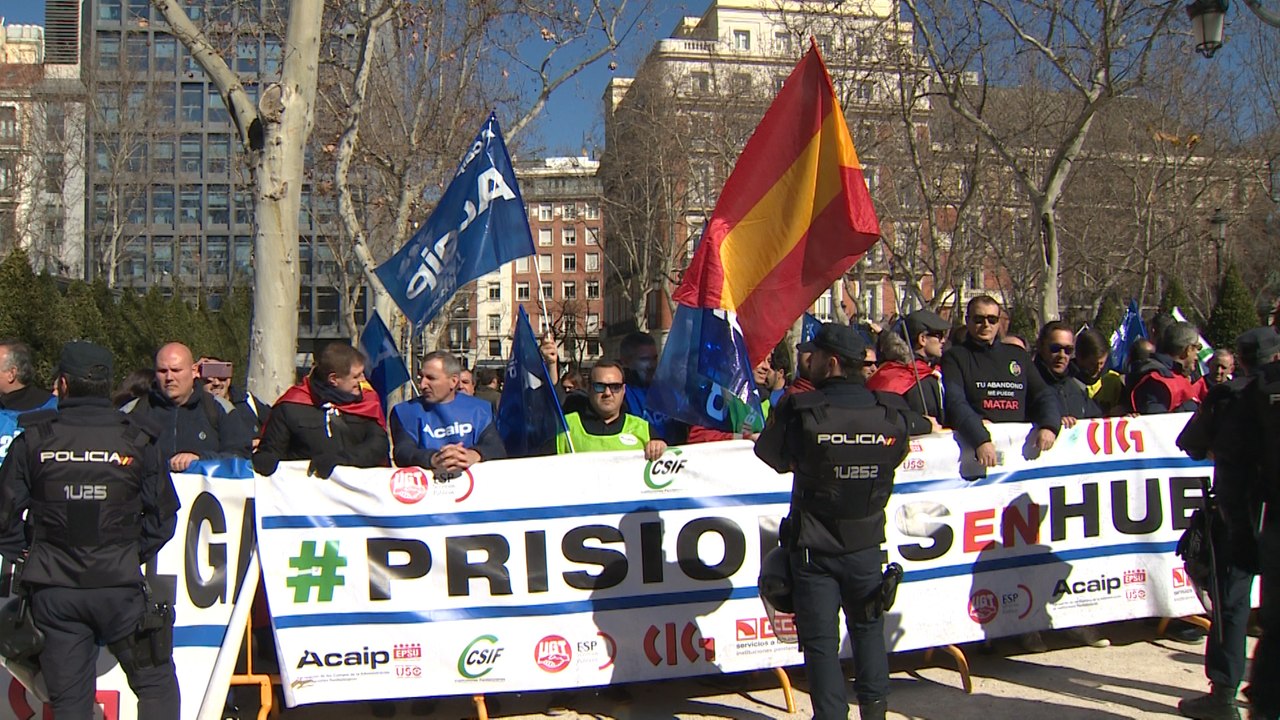 Funcionarios de prisiones protestan ante el Supremo