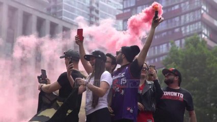 Parada e kampionëve/ Një milionë persona në rrugët e Torontos për fitoren e NBA