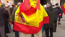 Las manifestaciones contra Sánchez en A Coruña y Sevilla se quedan a medio gas