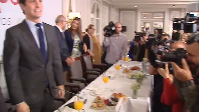 Casado criticará en Bruselas los Presupuestos y Sánchez le llama desleal