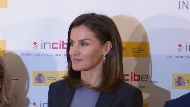 La Reina Letizia rescata su look más sobrio después de la polémica