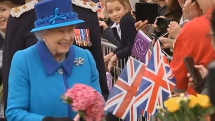 Preparan la evacuación de Isabel II ante disturbios por Brexit duro