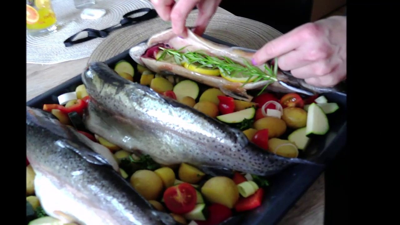 KNUSPRIGER FISCH AUF GRILL-GEMÜSE*