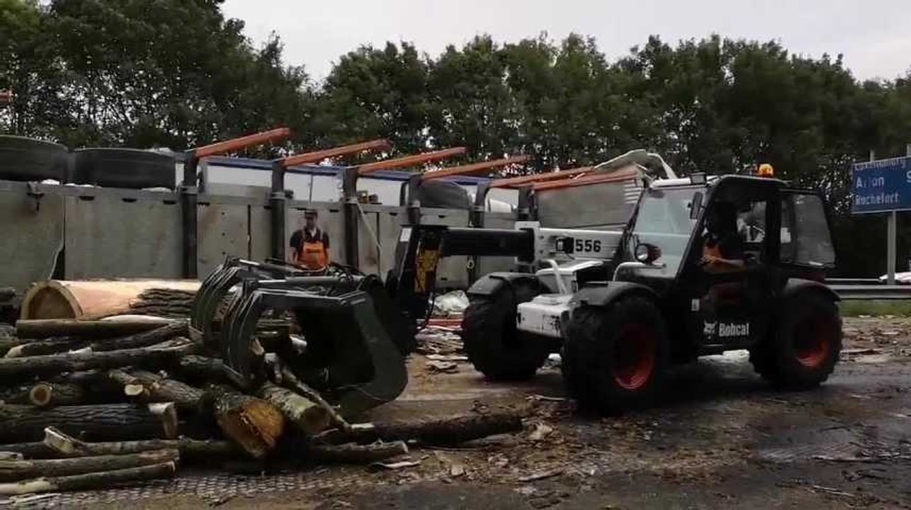 Un camion se renverse au viaduc de Custinne (Houyet) 2