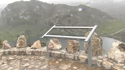 Unos vándalos causan daños al Mirador de la Princesa, en los lagos de Covandonga