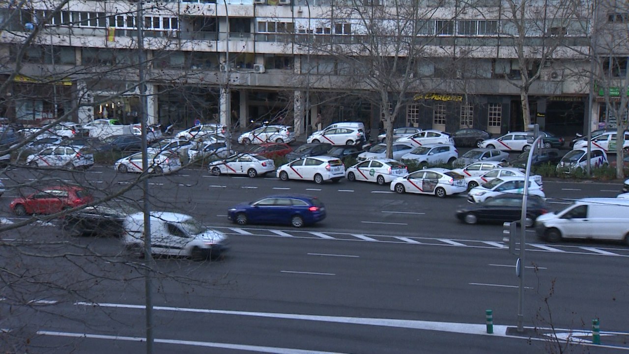 Taxistas de Madrid protestan en el Paseo de Castellana
